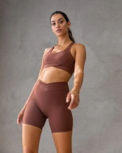 Elite Eleven Cross Over Sports Bra - Cappuccino -Elite Eleven 0J1A0726 c4e3b3b3 281f 4317 83c1 7bc76ab5bda2