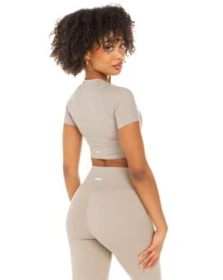 Elite Eleven Aura Crop Tee - Vintage Khaki 11 Elite Eleven Aura Crop Tee - Vintage Khaki -Elite Eleven ELITEWINTERCOLLECTIONDAY120787