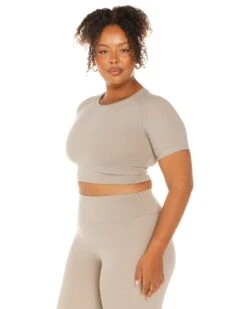 Elite Eleven Aura Crop Tee - Vintage Khaki 14 Elite Eleven Aura Crop Tee - Vintage Khaki -Elite Eleven ELITEWINTERCOLLECTIONDAY120870