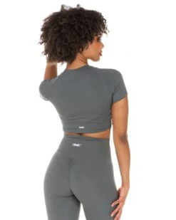 Elite Eleven Aura Crop Tee - Cloud Grey 11 Elite Eleven Aura Crop Tee - Cloud Grey -Elite Eleven ELITEWINTERCOLLECTIONDAY121569